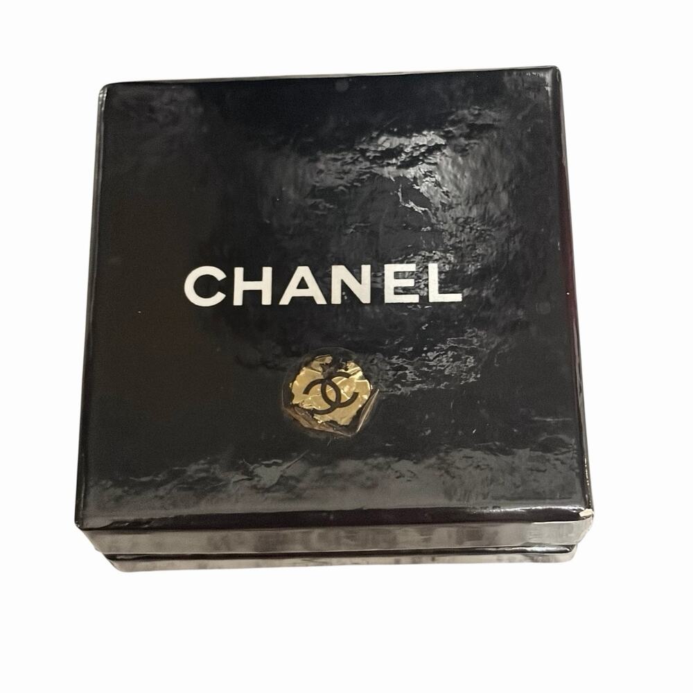 Chanel CC Pearl Clip-On Earrings | Matte Brass | Stamped | Boxed w/ Bag & COA - Picture 5 of 15